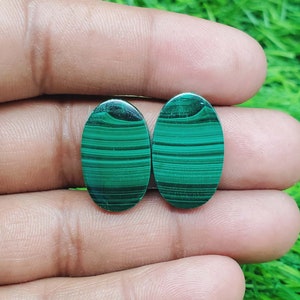 Piedra preciosa de malaquita - Par a juego de cabujón de forma ovalada, piedra para la fabricación de joyas de pendientes (perforación gratuita disponible) Tamaño 23X14X3 mm