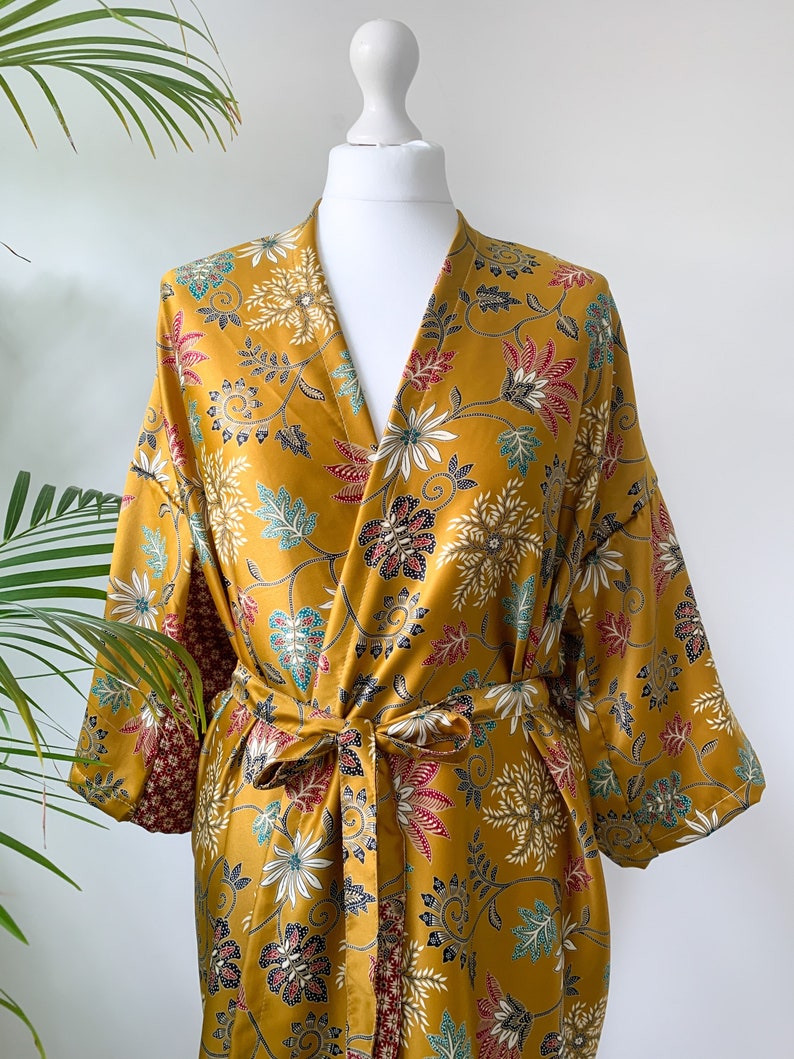 Peignoir kimono en soie mélangée dorée, robe de chambre, pyjama en soie, robe de demoiselle d'honneur, robe de soirée, pyjama en satin, robe de chambre bohème, kimono vintage image 1