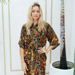 Long Black Silk Kimono Robe With Pocket, Paisley Floral Boho, Vintage Kimono Jacket, Dressing Gown, Silk Pyjamas, Wedding Gift, Bridal gift