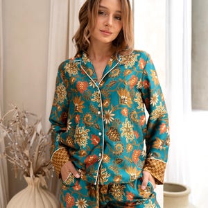 Green Silk Blend Pyjama Set, Satin Pajamas, Unique Gift for her, Sleepwear, Loungewear, Nightwear, Bridesmaid Pajamas, Bridal Wedding Gift