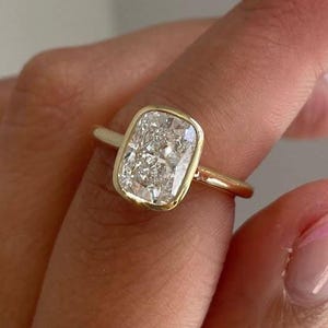 Wydłużony pierścionek zaręczynowy z moissanitem w szlifie poduszkowym, klasyczna obrączka ślubna z oprawą typu solitaire, pierścionek zaręczynowy z obrączką typu Cathedral, prezenty na rocznicę