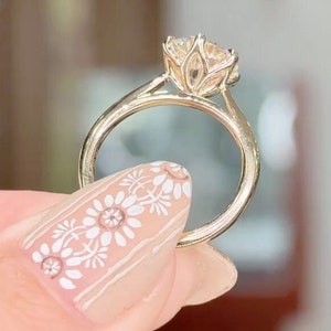 Pierścionek zaręczynowy Antique Cathedral Setting, pierścionek z moissanitem Petal 6 Prong Round Cut Solitaire, pierścionek obietnicy Tulip Lotus Floral Basket Gold
