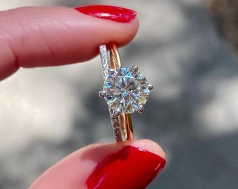 Conjunto de anillos de boda con moissanita redonda de 2 quilates, conjunto de anillos de boda de oro de 14k bicolor, alianza a juego con pavé, conjunto de anillos apilables para regalo.