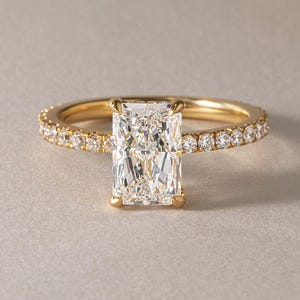Anillo de compromiso de moissanita talla radiante de 2 quilates, anillo de moissanita con halo oculto de talla rectangular, anillo de regalo de boda de oro amarillo de 14k con pavé de 3/4