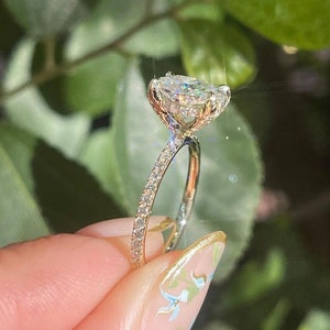 2ct owalny szlif Moissanite Hidden Halo Half Eternity Wedding Ring, 14k żółte złoto Basket Setting Ring, owalny pierścionek zaręczynowy, prezenty rocznicowe