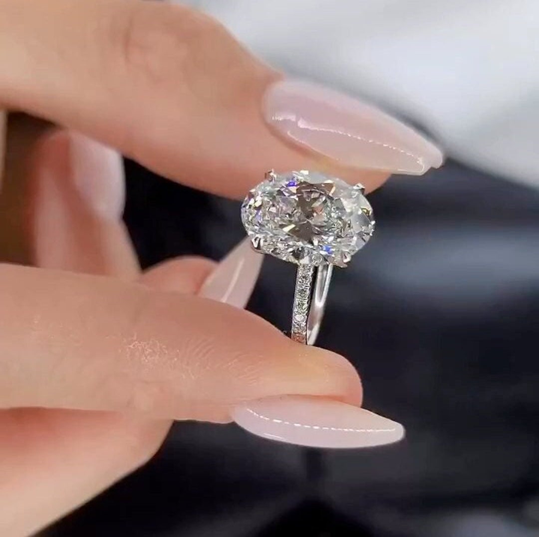 オーバルカットモアッサナイト婚約指輪、14Kホワイトゴールド3カラット