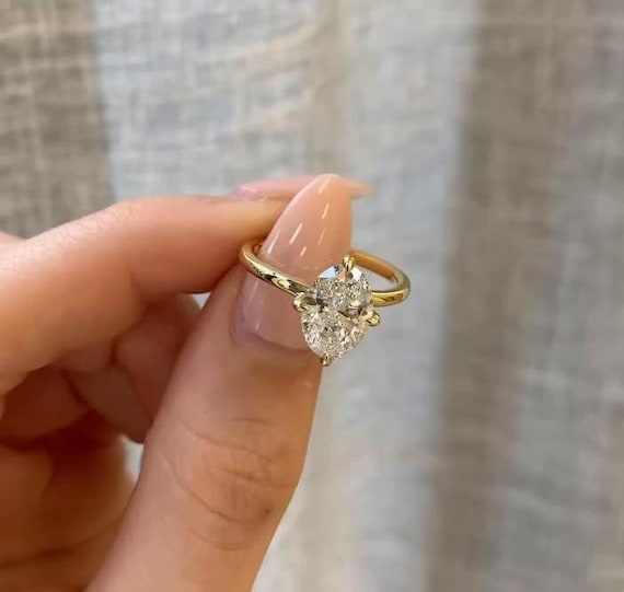 オーバルカット コンパス プロング セット リング 2 カラット