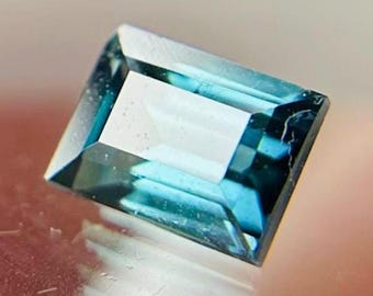 天然ブルートルマリン　ルース ティールブルートルマリン宝石：0.55カラットのエメラルドステップ