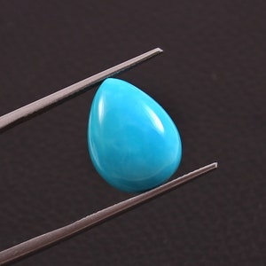 Cabochão de Turquesa Bela Adormecida: Gema Azul em Formato de Pera (8,45 Quilates)