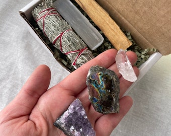 Crystal Cleansing Kit with Sage, Palo Santo, Selenite Wand, Amethyst, Labradorite, Quartz | Energy Cleansing Set | Healing Crystals Gift Box