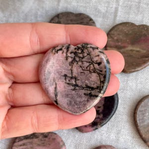 Rhodonite Heart Worry Stone for Emotional Healing and Self-Love, Polished Heart-Shaped Thumb Stone, Pocket Crystal for Stress Relief