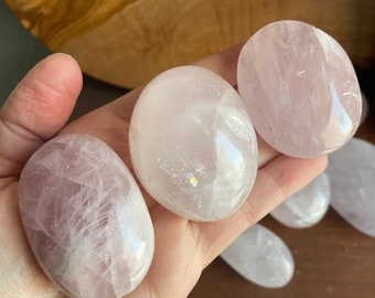 Pietra di quarzo rosa - Scegli la tua dimensione - Cristallo curativo per amore e armonia - Ciottolo di quarzo rosa levigato e liscio - Pietra dell'amore rosa
