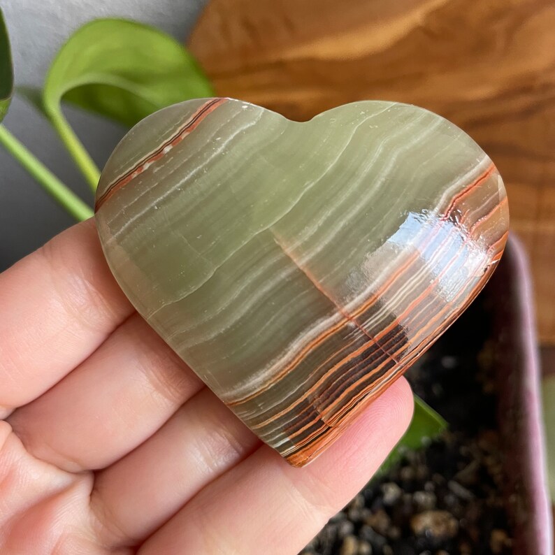 Discover the premium elegance of Green Onyx in this mesmerizing photo. Infuse your space with soothing energy and create a haven of emotional balance.