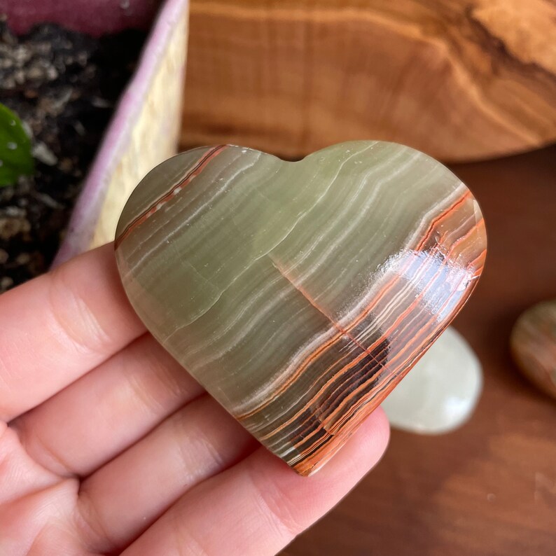 Heart chakra activation! Immerse yourself in the vibrant energy of Green Onyx in this close-up shot. Enhance your emotional intelligence and foster compassion with this premium crystal.