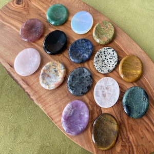 Crystal Worry Stones – 15 Unique Gemstone Varieties | Natural Healing Worry Stones | Meditation & Anxiety Relief | Crystal Healing Stones