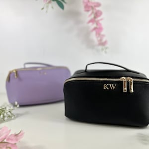 Personalisierte offene flache Kosmetiktasche mit separaten Fächern, personalisiertes Geschenk für sie, personalisierte Make-up-Tasche, personalisierter Kulturbeutel