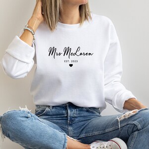 Future Mrs Personalised Sweatshirt Bride to Be sweater Bride Sweatshirt Gift for the Bride Honeymoon hen party bachelorette present White