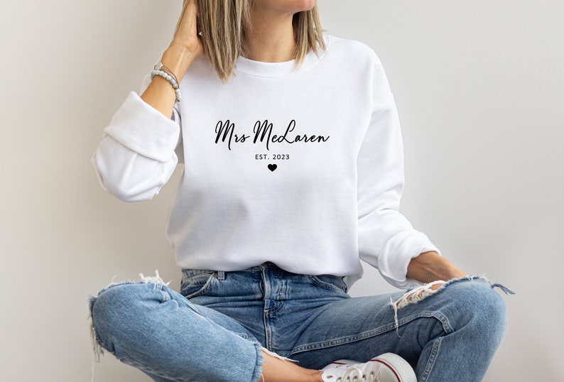 Future Mrs Personalised Sweatshirt Bride to Be sweater Bride Sweatshirt Gift for the Bride Honeymoon hen party bachelorette present White