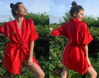 Red satin personalised robes, bridal party robes, matching dressing gown, custom kimonos, bridesmaid robes, monogram gift, customized robe