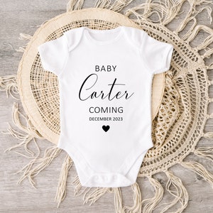 Annuncio di gravidanza, body per annuncio del bambino, regalo per annuncio di gravidanza, regalo personalizzato per annuncio di neonato, regalo per neomamma