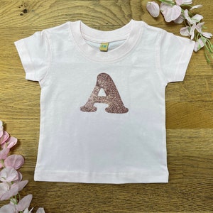 Camiseta con letras personalizadas para niños, camisa Alphabet para niños, top personalizado, regalo inicial para bebés, regalo personalizado para niños pequeños, ropa para niños