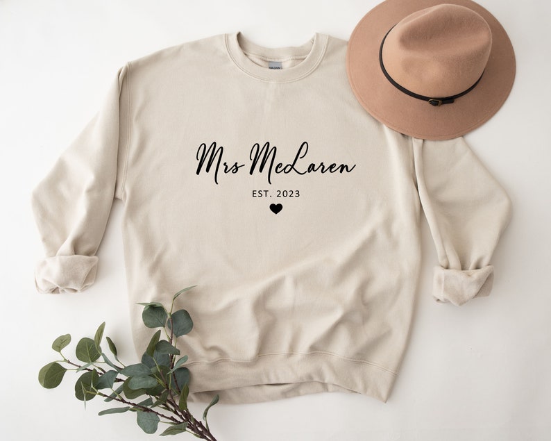 Future Mrs Personalised Sweatshirt Bride to Be sweater Bride Sweatshirt Gift for the Bride Honeymoon hen party bachelorette present Beige