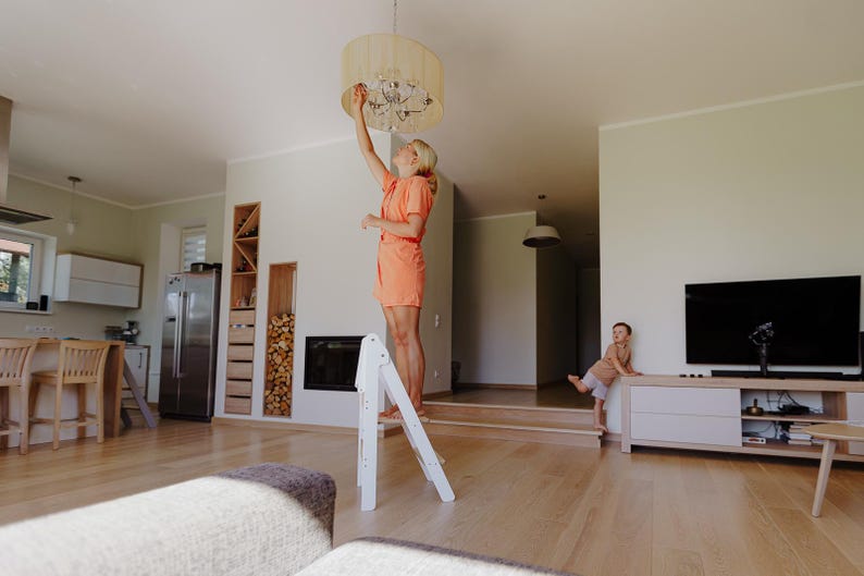 Hopfällbart kökstorn: Montessori-pall för lärande bild 2