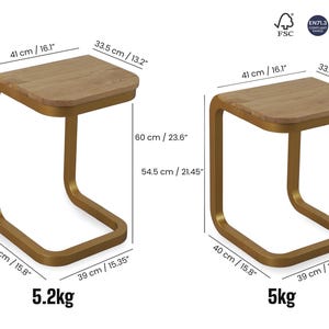 Op de afbeelding: Twee bijzettafels met een licht houten blad en een goudkleurig metalen frame. De tafels zijn 41 cm lang, 33,5 cm breed en 65,5 cm en 49 cm hoog. De ene weegt 5,2 kg, de andere 5 kg.