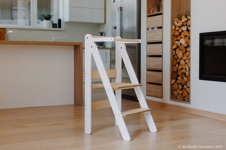 Torre de cocina para niños, taburete de aprendizaje plegable, muebles montessori, torre auxiliar, taburete de aprendizaje ajustable en altura plegable para niños pequeños imagen 2