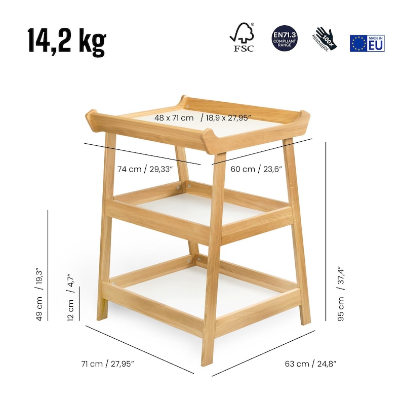 May include: A light-coloured wooden changing table with three levels. The top surface measures 48 x 71 cm, and the table is 95 cm tall. The table weighs 14.2 kg. The image includes the text "FSC", "EN71.3 COMPLIANT RANGE", and "MADE IN EU".