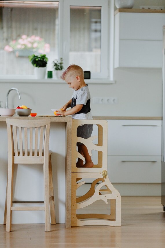 Torre e tavolo per apprendimento naturale convertibile per bambini CON  SCHIENALE, torre di apprendimento montessori, sgabello da cucina per  bambini, torre di aiuto per bambini -  Italia