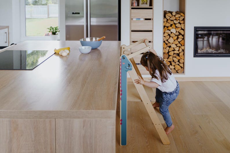 Hopfällbart kökstorn: Montessori-pall för lärande Dino+clear lacquer