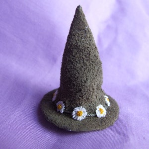 SALE-Garden Witch Hat : Daisies (MM18)