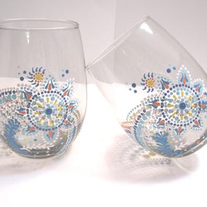 Bicchieri da vino senza stelo dipinti colorati
