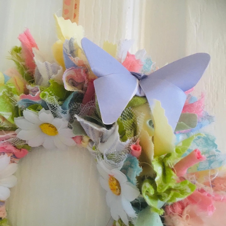 DIY Daisy Rag Wreath Craft Kit: Create a Pretty Pastel Wreath with handcrafted Daisies, Sustainable. Bestselling product. image 7