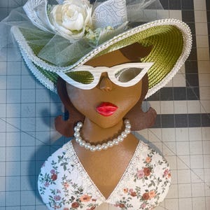 Accesorio para corona afroamericana. Los artículos se fabrican por encargo. Por favor, verifique la fecha de envío. Todas las ventas son finales. Los artículos se entregan en 2-3 semanas.