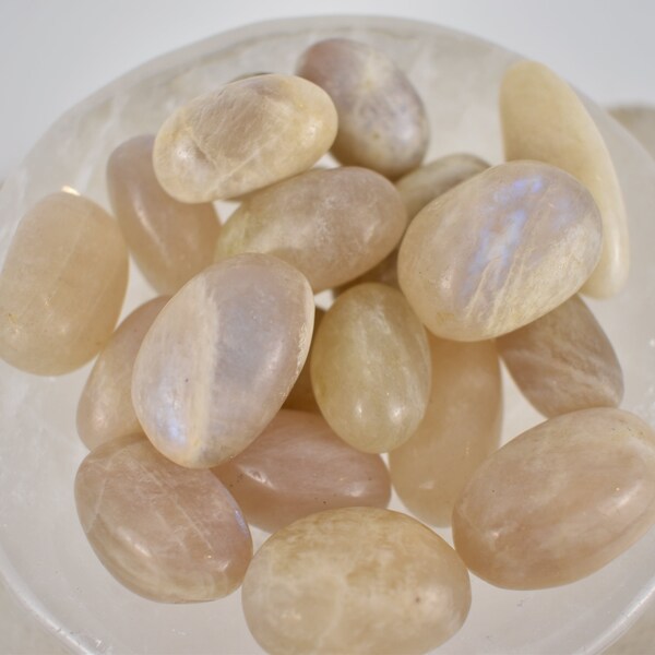 Moonstone Tumble Stone, Peach Moonstone Blue Flash, Healing Crystal Tumbled Pocket Rock, A Grade High-Quality Iridescent Tumble Stone