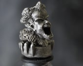 Pennywise Clown Head Bottle Pourer - Unique Horror Bar Accessory for Stephen King IT Fans