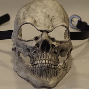 Realistic Human Skull Mask for Halloween, Cosplay, Gothic Horror & Grim Reaper Costume