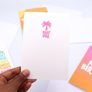 Nouvelle carte de bébé - petite fille ou bébé garçon - carte de félicitations - joli palmier - tropical - Caraïbes - carte de voeux - baby shower - minimal