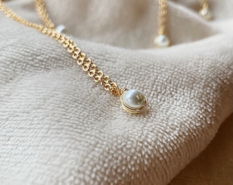 Wire Pearl Necklace