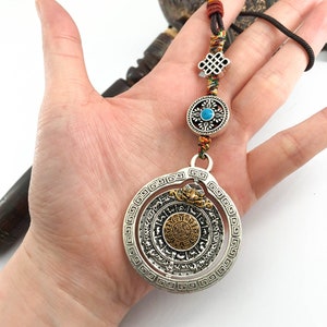 Tibetaanse spiegel Rotatie Melong Charm Hangend Verdediging en bescherming boeddhistisch amulet, auto-achteruitkijkspiegelaccessoire, spiritueel geschenk afbeelding 3