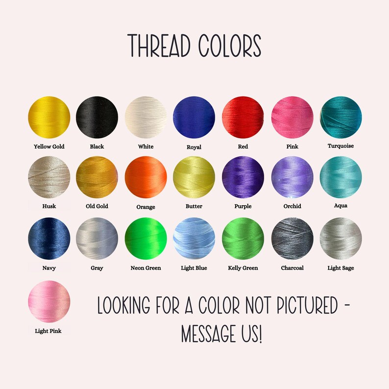 Puede incluir: Una tabla de colores de hilo para bordar. Los colores est&aacute;n dispuestos en filas e incluyen oro amarillo, negro, blanco, azul real, rojo, rosa, turquesa, c&aacute;scara, oro viejo, naranja, mantequilla, morado, orqu&iacute;dea, aguamarina, azul marino, gris, verde ne&oacute;n, azul claro, verde kelly, carb&oacute;n, verde salvia claro y rosa claro. El texto "THREAD COLORS" est&aacute; en la parte superior de la tabla. El texto "LOOKING FOR A COLOR NOT PICTURED - MESSAGE US!" est&aacute; en la parte inferior de la tabla.