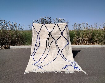 Handmade Moroccan Azilal Rug: Cream & Blue Wool Berber Carpet