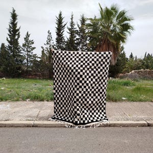 Moroccan rug checkered, Black and white checkered rug, Beni ourain rug, Handmade rug, Moroccan rug, Berber rug, Wool area rug.