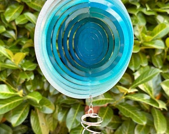 Girandola a vento circolare con spirale. Decorazione da giardino. Girandola a vento in metallo. Girandola da giardino. Girandola a vento per esterni. Girandola da appendere. Regali per il giardino.