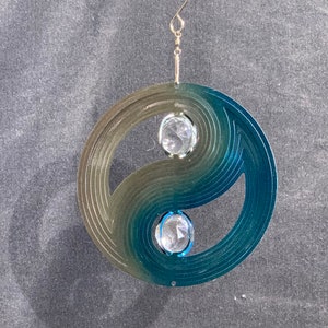 Yin Yang Wind Spinner: Stainless Steel with Crystal Balls, Silver & Blue