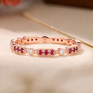 Alianza de boda con rubí - Anillo apilable de oro rosa, alianza nupcial de eternidad completa de HENRYROCKY