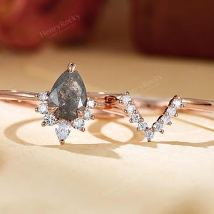 Conjunto de anéis de noivado - Conjunto de alianças com diamantes sal e pimenta, aliança curva da HENRYROCKY imagem 1