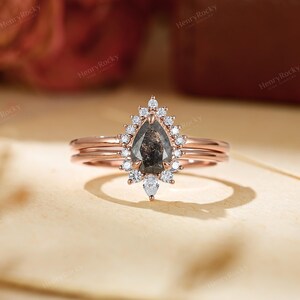 Conjunto de anéis de noivado - Conjunto de alianças com diamantes sal e pimenta, aliança curva da HENRYROCKY imagem 4